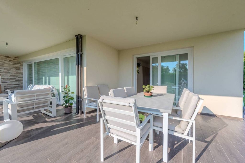 Luxury Villa for sale in Via Arno, 29, Jesolo, Venice, Veneto - View 2