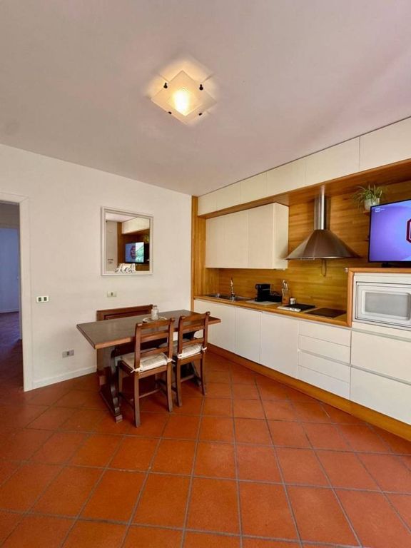2 room luxury Flat for sale in Via Vittorio Emanuele II, 1, Sirmione, Lombardy - Vista 2