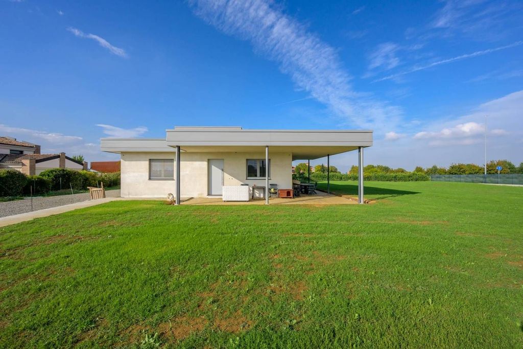 3 room luxury Villa for sale in Via Lucio Dalla, Noceto, Emilia-Romagna - View 2