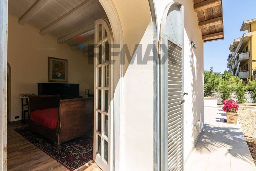 Luxury Villa for sale in Via Fisicara, 74, Caltagirone, Catania, Sicily - View 2