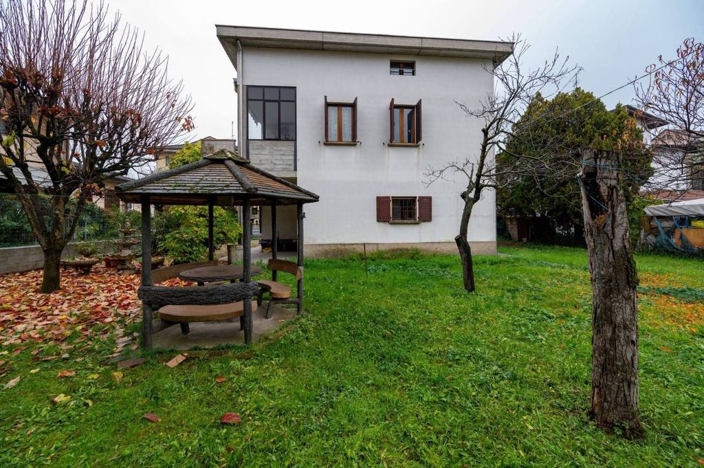 5 room luxury House for sale in Via Ettore Regalia, 3, Parma, Emilia-Romagna - Vista 2