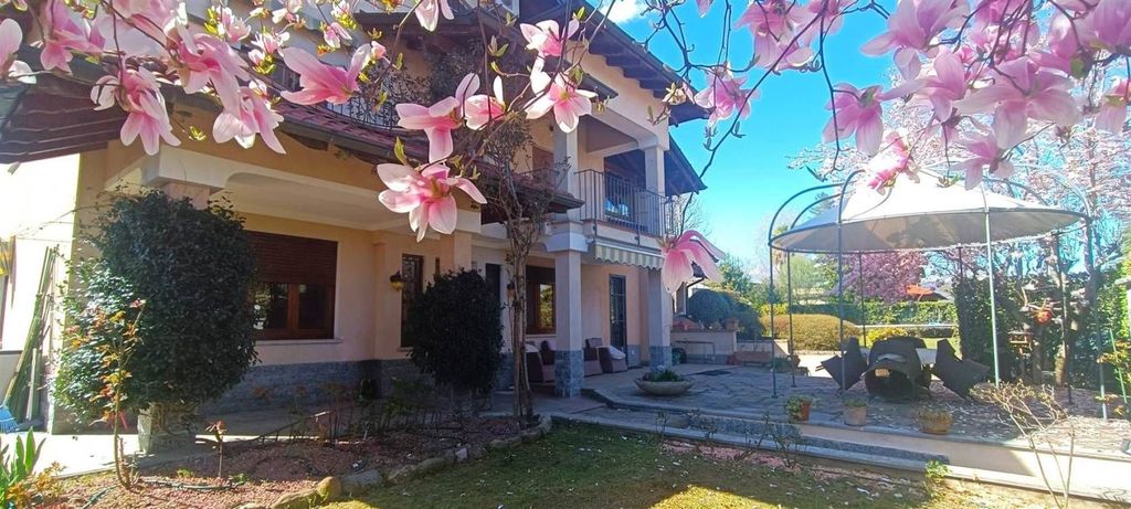 5 bedroom luxury Villa for sale in Dormelletto, Piedmont - View 2