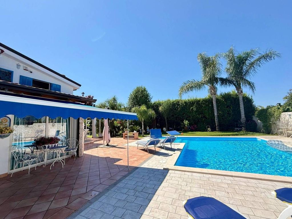 4 room luxury Villa for sale in Via Cigliano, Pozzuoli, Naples, Campania - View 2