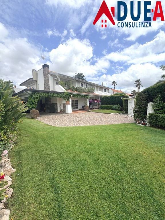 Luxury Villa for sale in Via Lago Patria, Giugliano in Campania, Campania - Vista 2