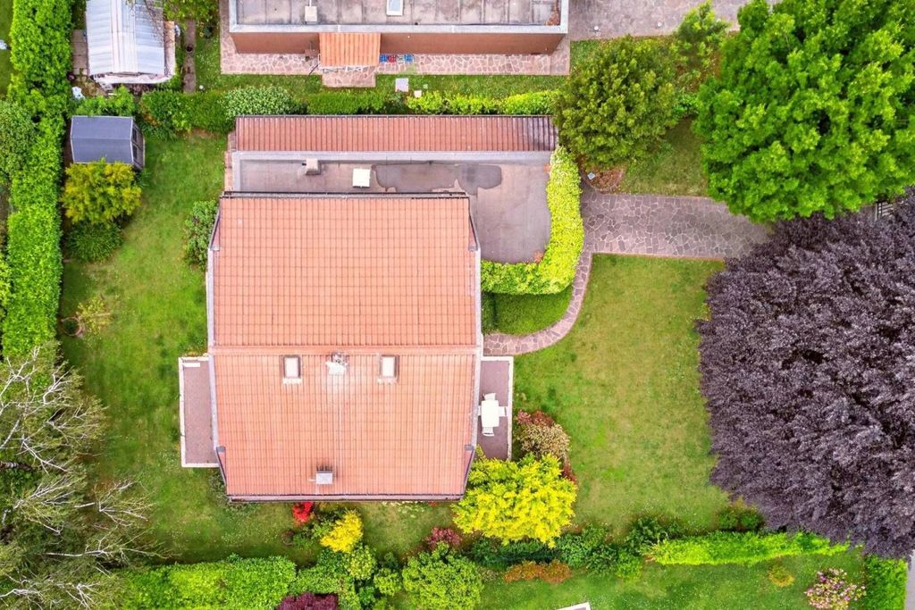 House in Arese - Vista 3