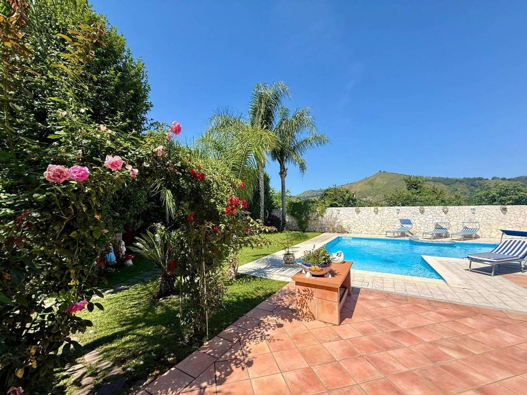4 room luxury Villa for sale in Via Cigliano, Pozzuoli, Naples, Campania - View 3