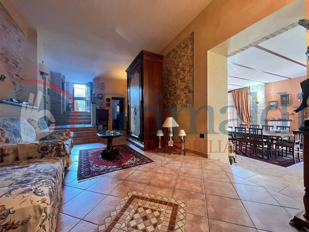 Luxury Villa for sale in via Giuseppe Garibaldi, Corciano, Provincia di Perugia, Umbria - Vista 3