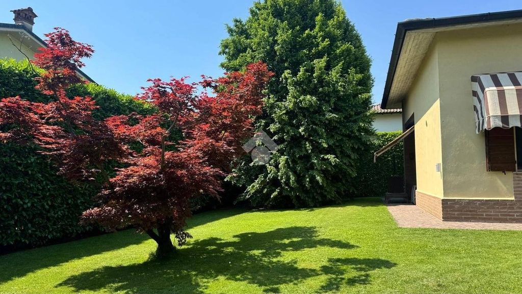 5 room luxury Villa for sale in Via Leonardo Da Vinci, 36, Pandino, Provincia di Cremona, Lombardy - View 3