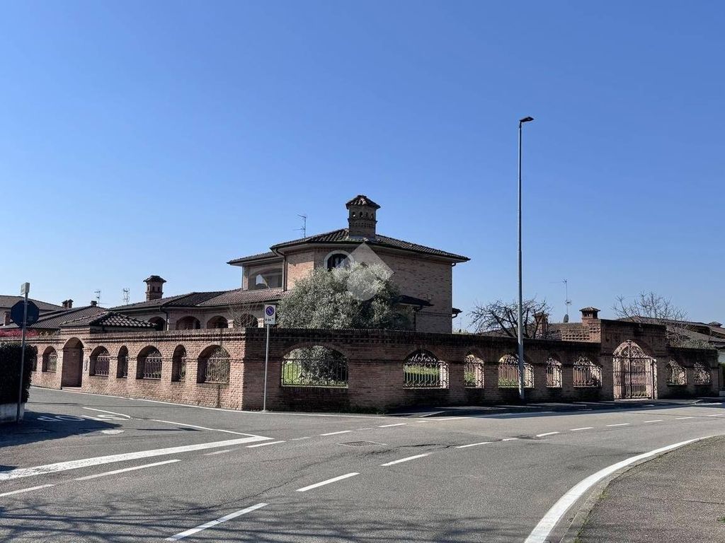 House in Vellezzo Bellini - View 3