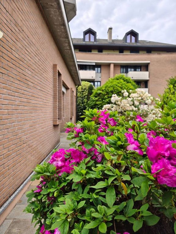 Luxury Villa for sale in Gallarate, Lombardy - View 3