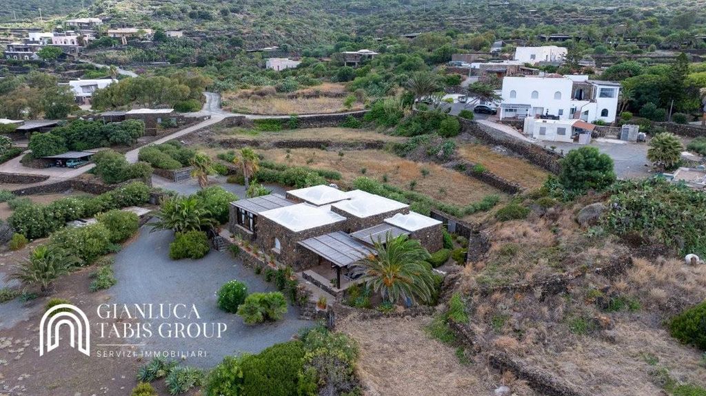 House in Pantelleria - View 3