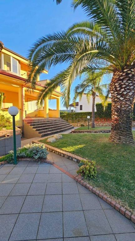 Luxury Villa for sale in via Giuseppe di Vittorio, 7, Montepaone, Provincia di Catanzaro, Calabria - Vista 3