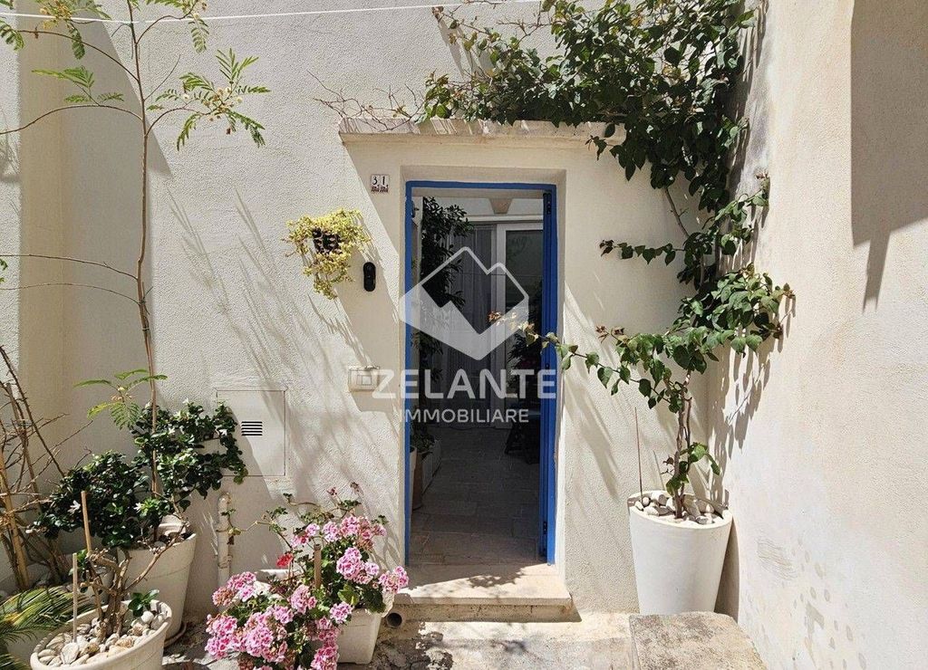 2 bedroom luxury House for sale in Via Giuseppe Melorio, Otranto, Provincia di Lecce, Apulia - View 3