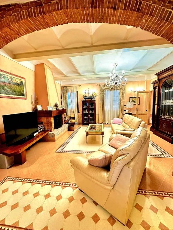 Luxury Villa for sale in Cascina, Italy - View 3