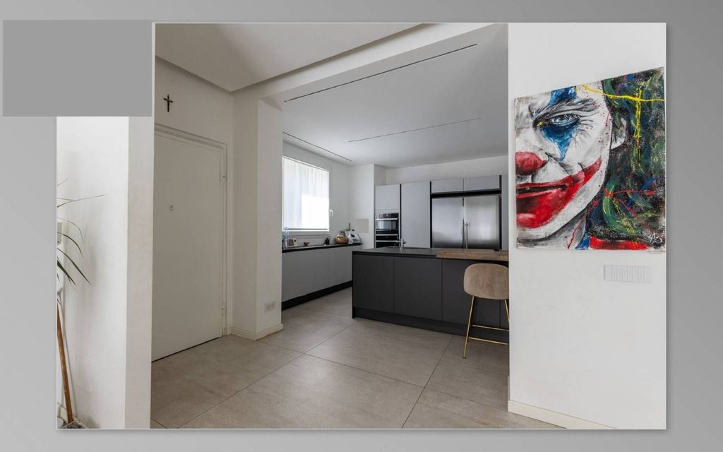 5 room luxury Villa for sale in Sovico, Italy - View 3