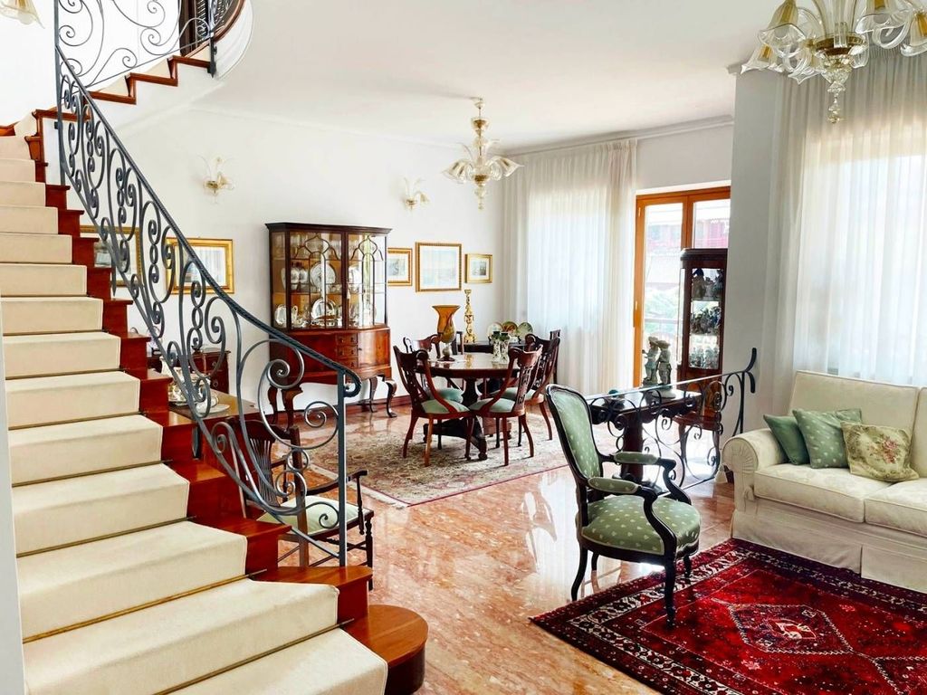 4 bedroom luxury Flat for sale in Via Ugo Ojetti, Rome, Latium - Vista 3