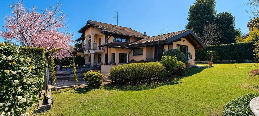 5 bedroom luxury Villa for sale in Dormelletto, Piedmont - View 3