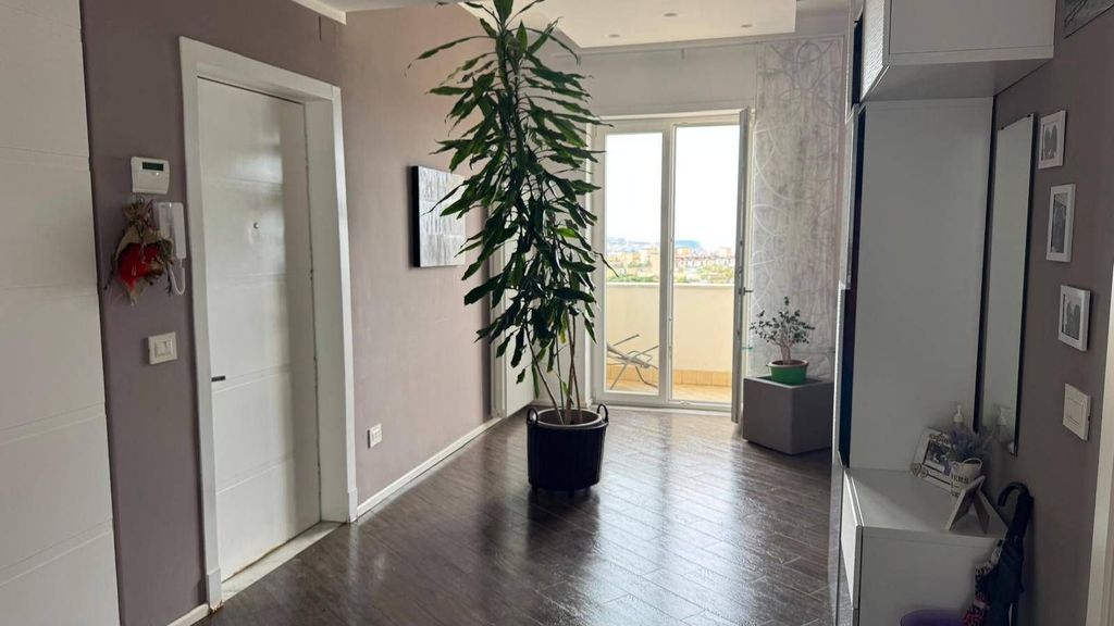 Luxury Flat for sale in Via Domenico Fontana, Naples, Campania - Vista 3