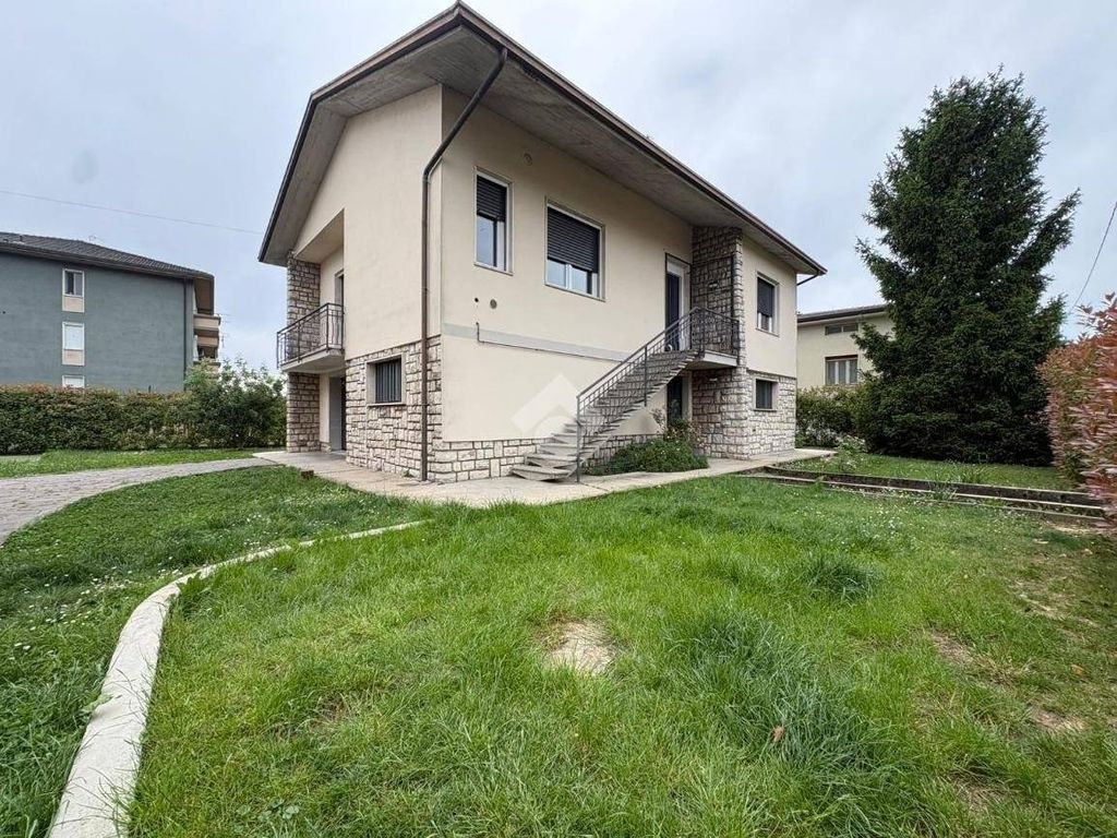 3 room luxury Villa for sale in Via Seriole, 50, Grumello del Monte, Provincia di Bergamo, Lombardy - Vista 3