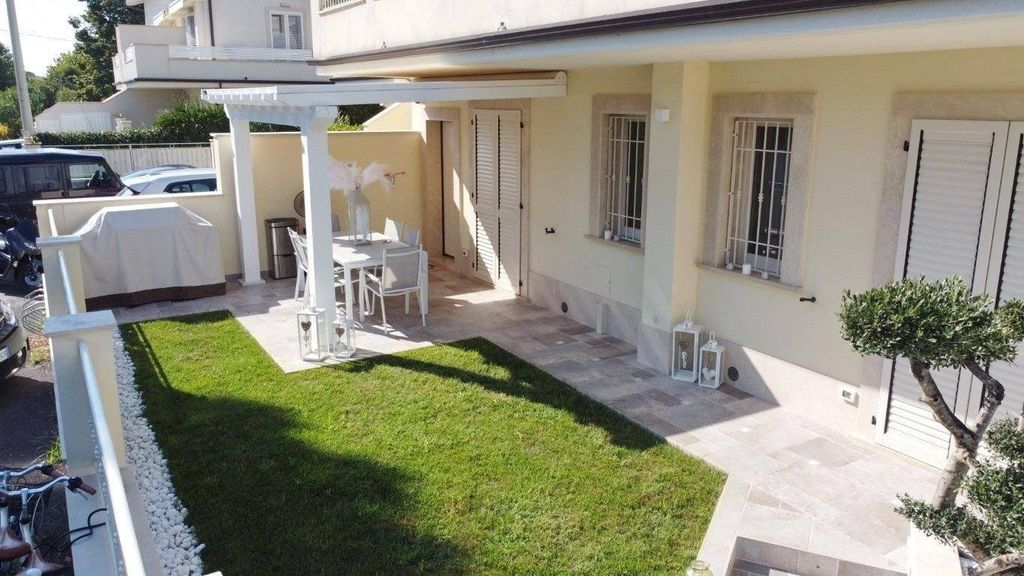 Luxury Flat for sale in Via dei Cipressi, 39, Montignoso, Provincia di Massa-Carrara, Tuscany - Vista 3