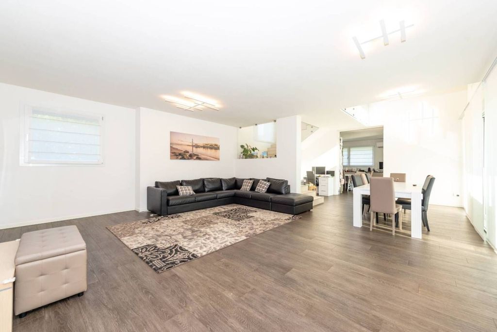 Luxury Villa for sale in Via Arno, 29, Jesolo, Venice, Veneto - View 4