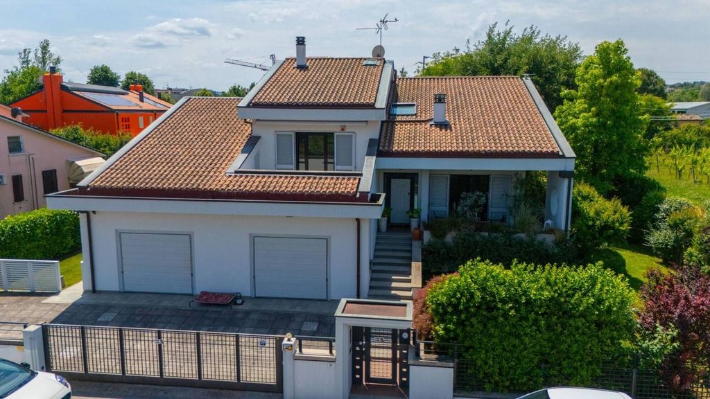 Luxury Villa for sale in Via Tomba, Forlì, Provincia di Forlì-Cesena, Emilia-Romagna - Vista 4