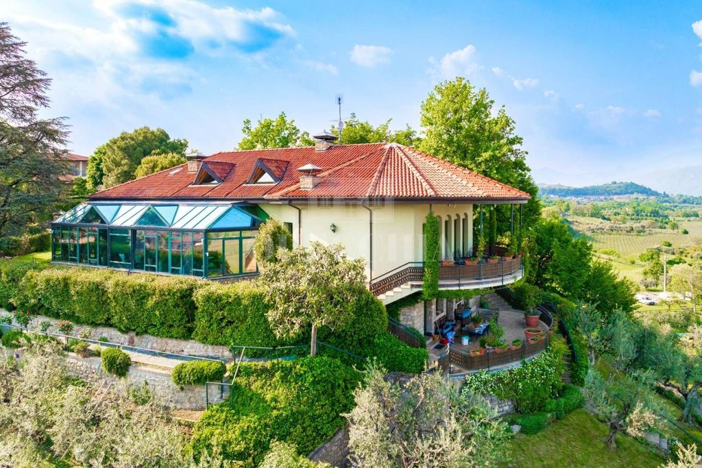 Luxury Villa for sale in Via Rosario, Polpenazze del Garda, Lombardy - View 4