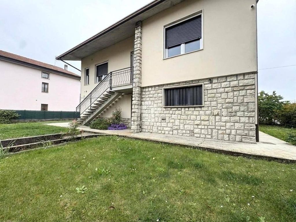 3 room luxury Villa for sale in Via Seriole, 50, Grumello del Monte, Provincia di Bergamo, Lombardy - Vista 4