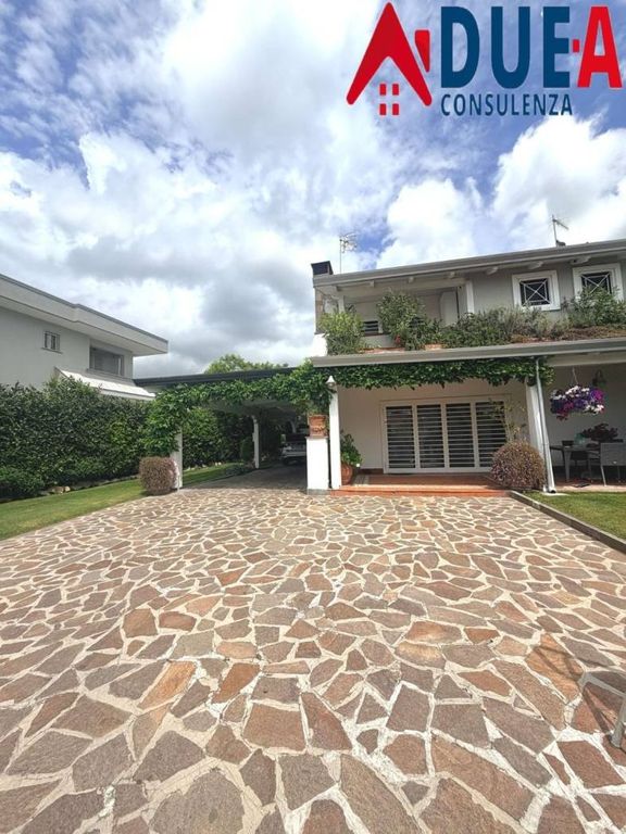 Luxury Villa for sale in Via Lago Patria, Giugliano in Campania, Campania - Vista 4