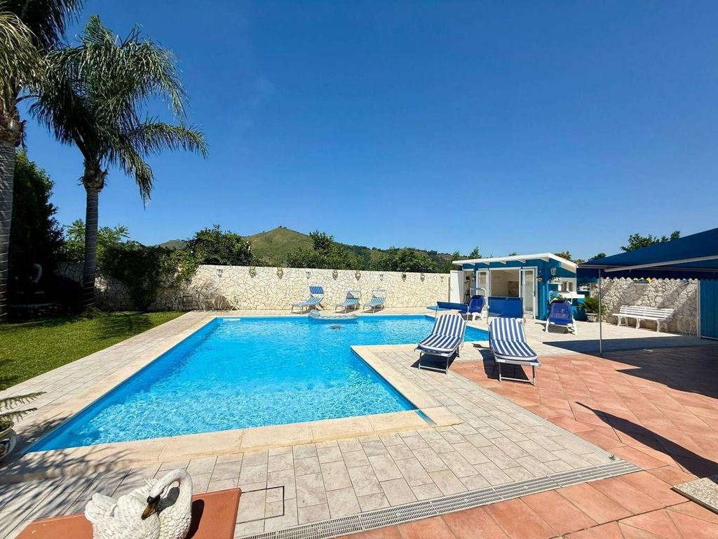 4 room luxury Villa for sale in Via Cigliano, Pozzuoli, Naples, Campania - View 4
