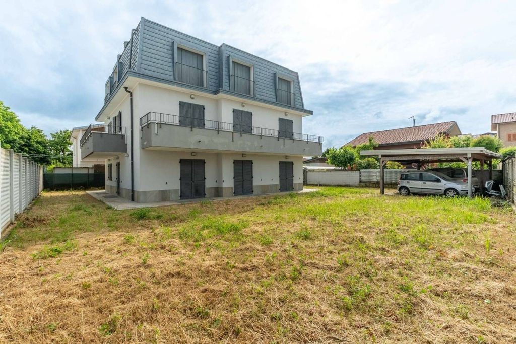 Luxury Villa for sale in Via Campo dei Fiori, Saronno, Provincia di Varese, Lombardy - View 4