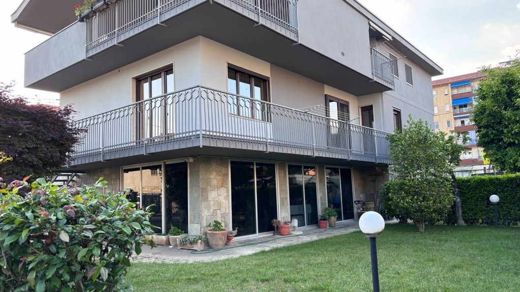 6 bedroom luxury Villa for sale in Via Gribaudia, 11, Settimo Torinese, Province of Turin, Piedmont - View 4