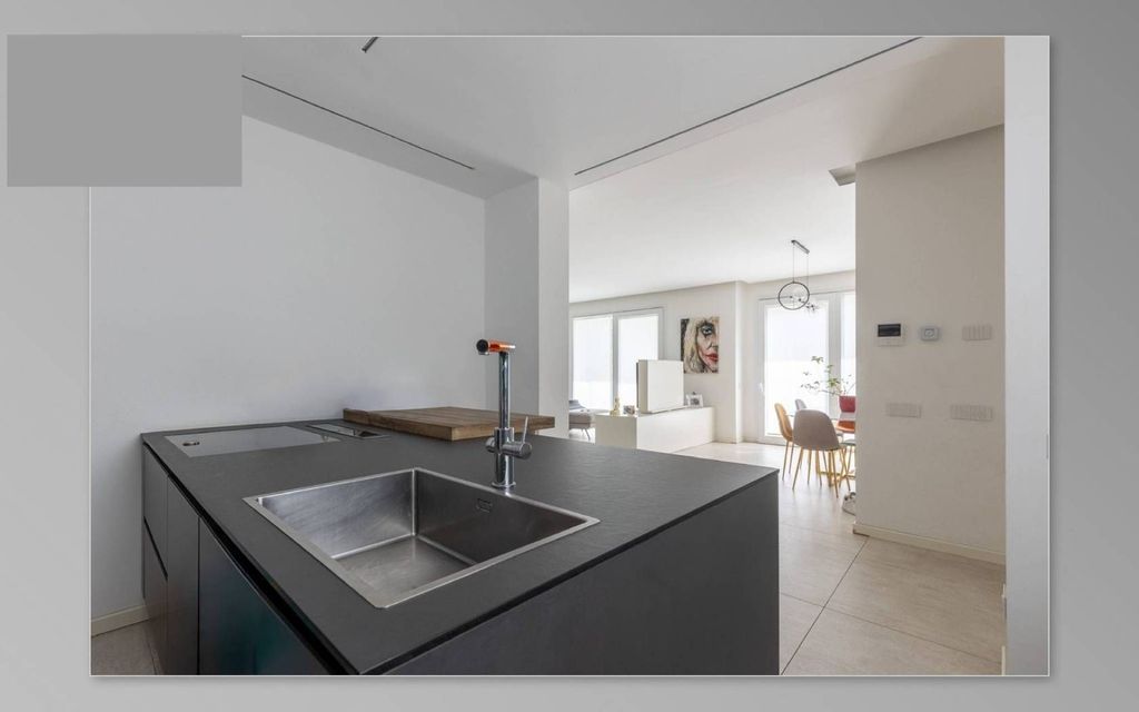 5 room luxury Villa for sale in Sovico, Italy - View 4