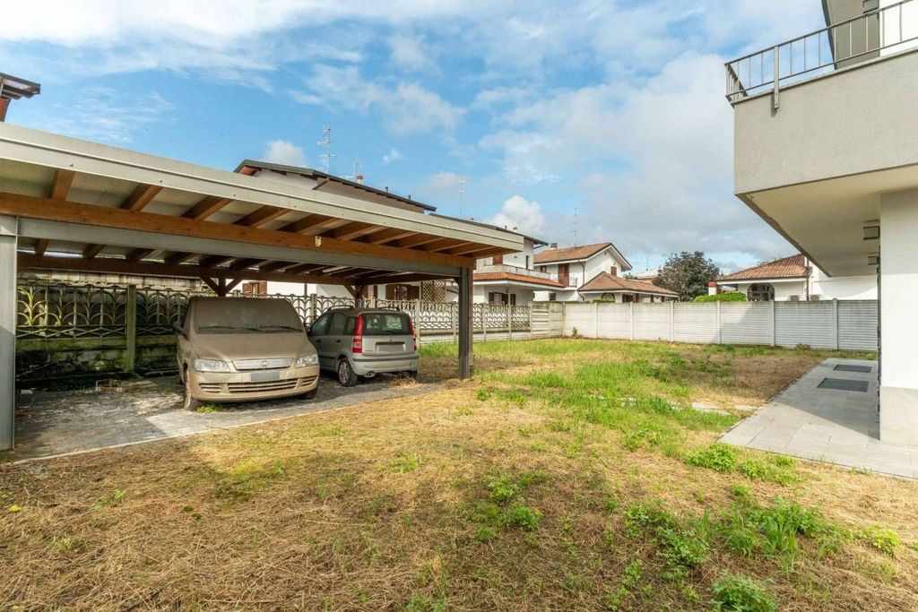 Luxury Villa for sale in Via Campo dei Fiori, Saronno, Provincia di Varese, Lombardy - View 5