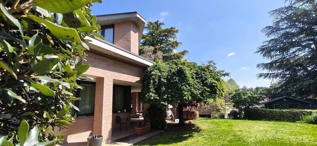 Luxury Villa for sale in Gallarate, Lombardy - View 5