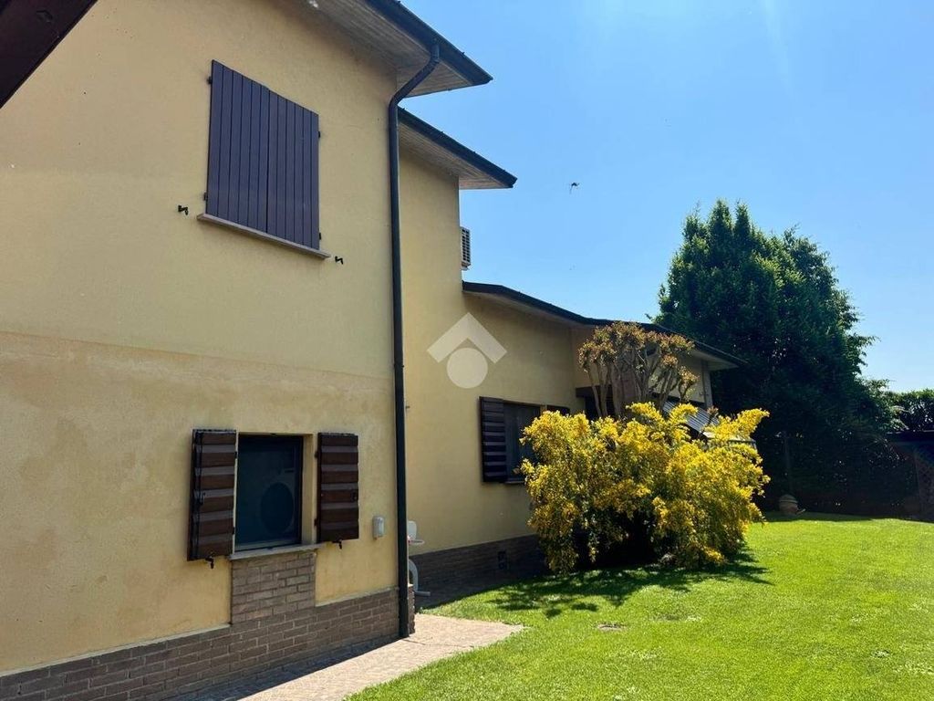 5 room luxury Villa for sale in Via Leonardo Da Vinci, 36, Pandino, Provincia di Cremona, Lombardy - View 5