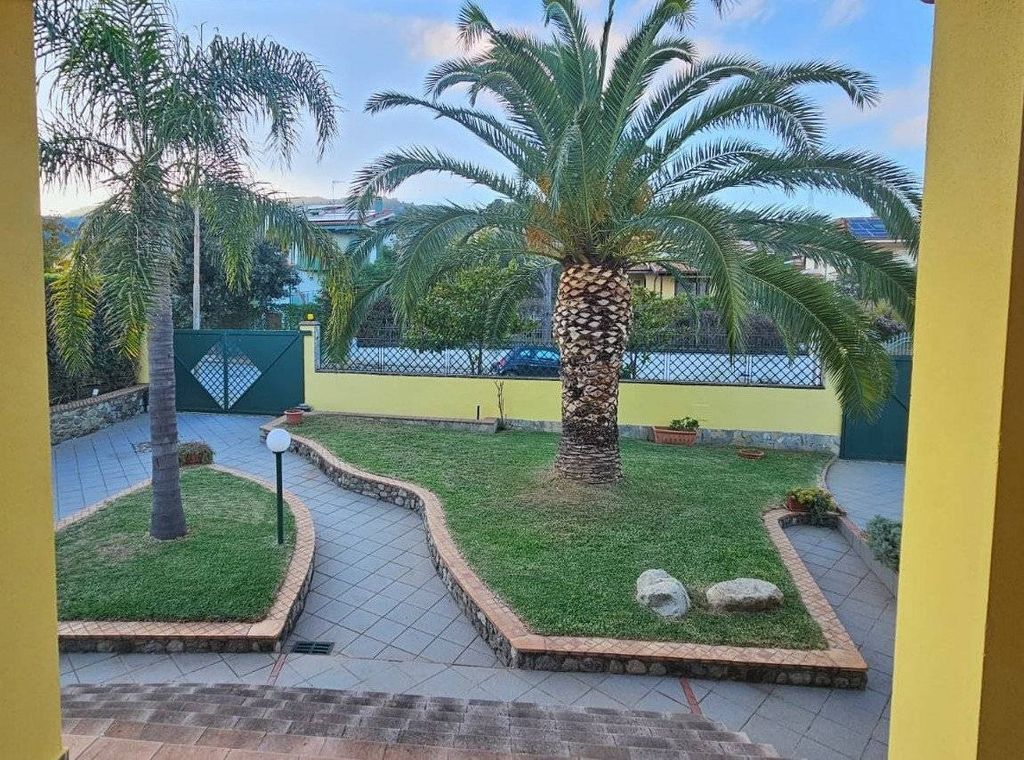 Luxury Villa for sale in via Giuseppe di Vittorio, 7, Montepaone, Provincia di Catanzaro, Calabria - Vista 5