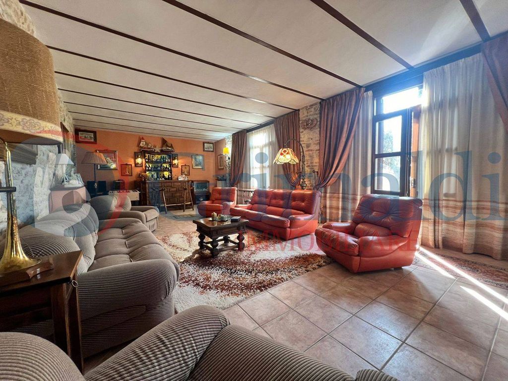 Luxury Villa for sale in via Giuseppe Garibaldi, Corciano, Provincia di Perugia, Umbria - Vista 5