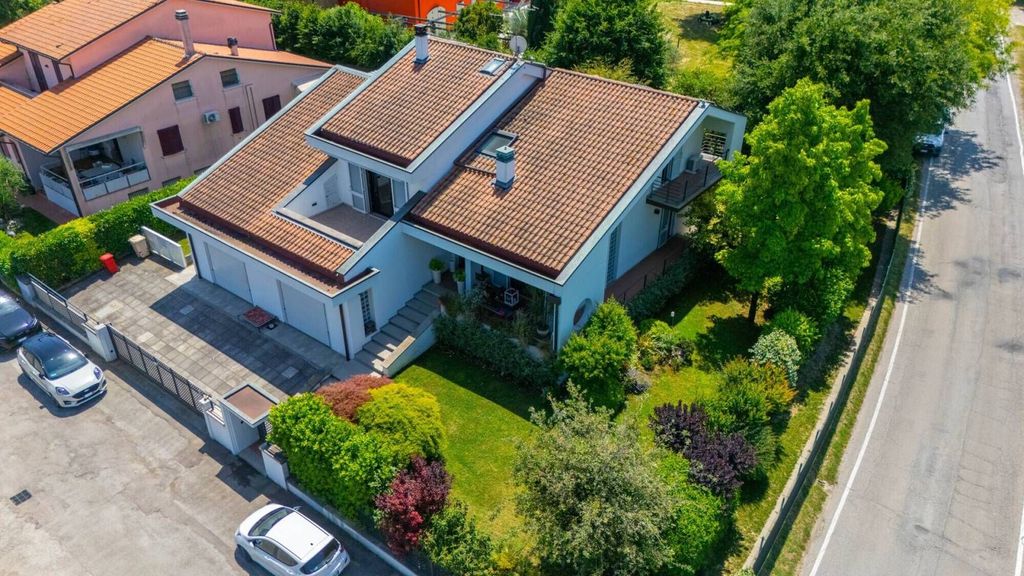Luxury Villa for sale in Via Tomba, Forlì, Provincia di Forlì-Cesena, Emilia-Romagna - Vista 5
