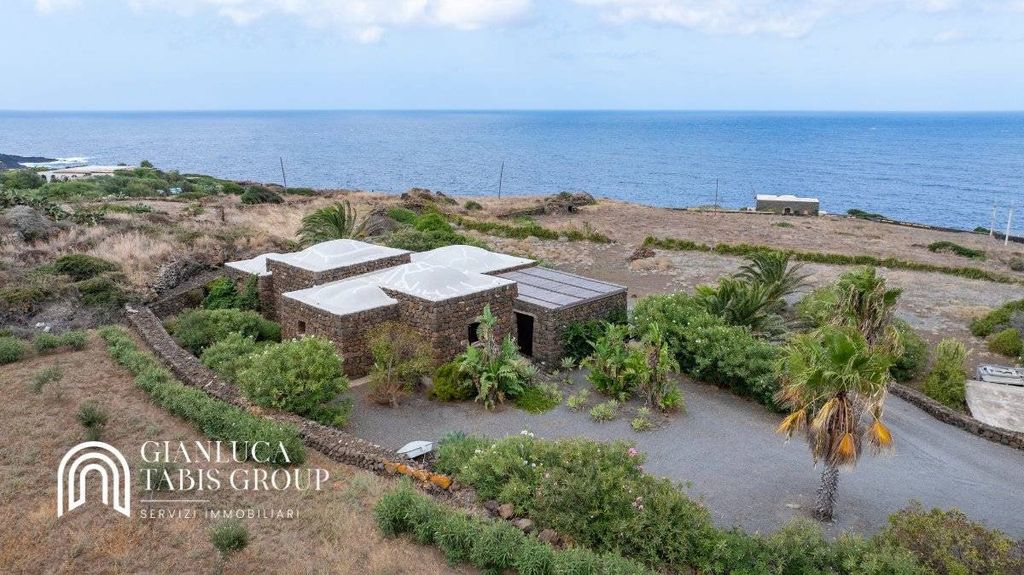 House in Pantelleria - More