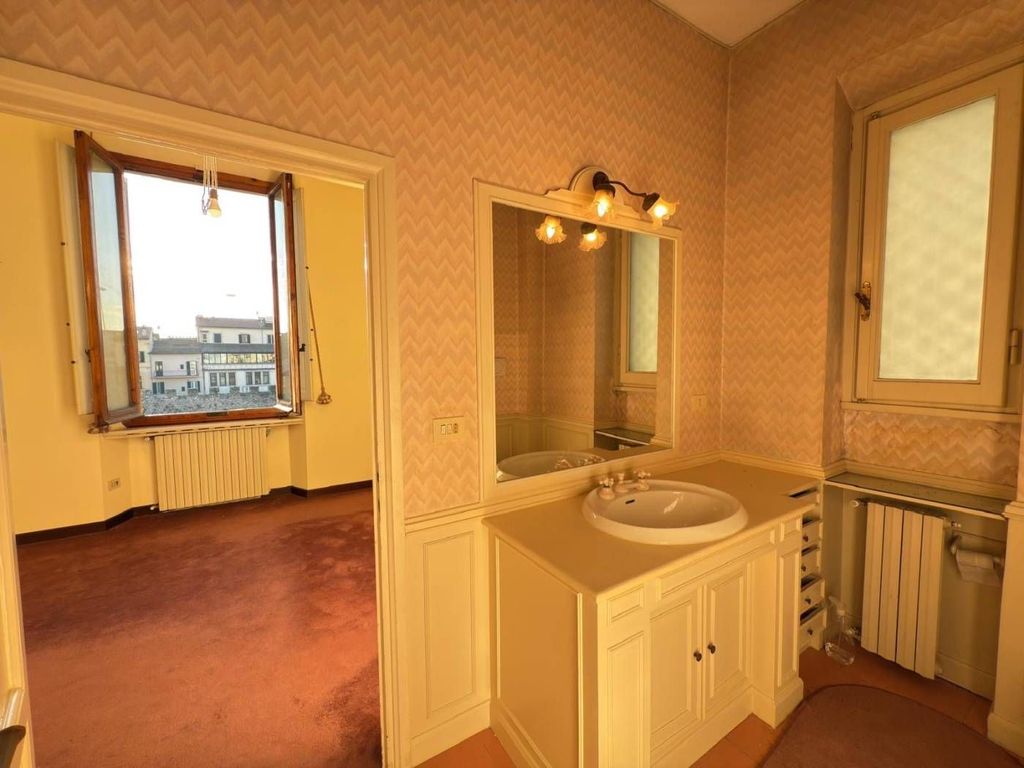 House in Prato - More