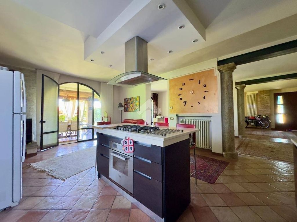 House in Crema - More