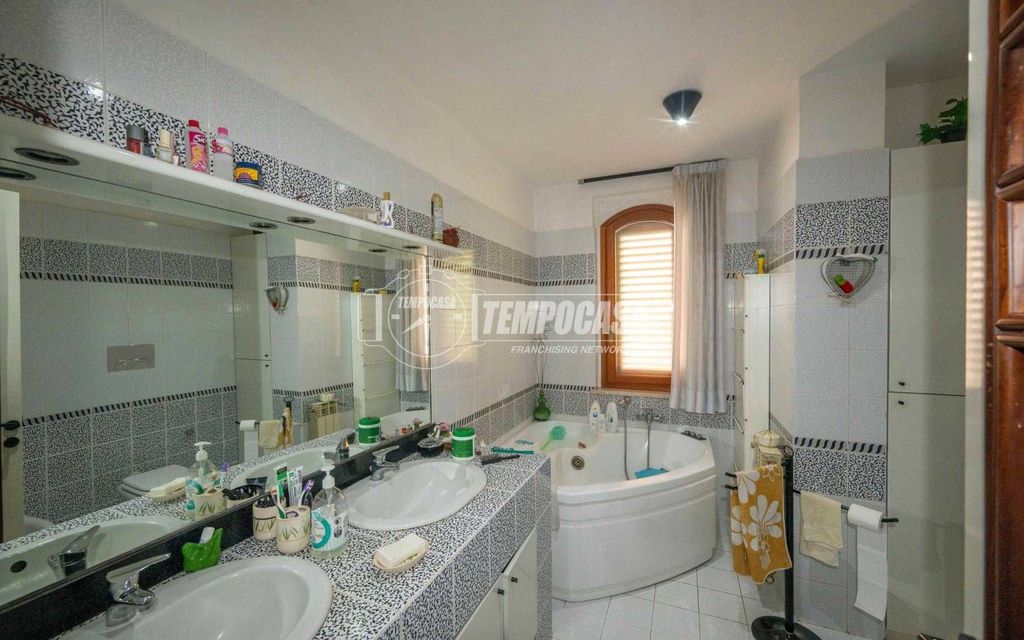House in Messina - More