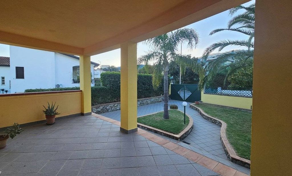 Luxury Villa for sale in via Giuseppe di Vittorio, 7, Montepaone, Provincia di Catanzaro, Calabria - Vista 6