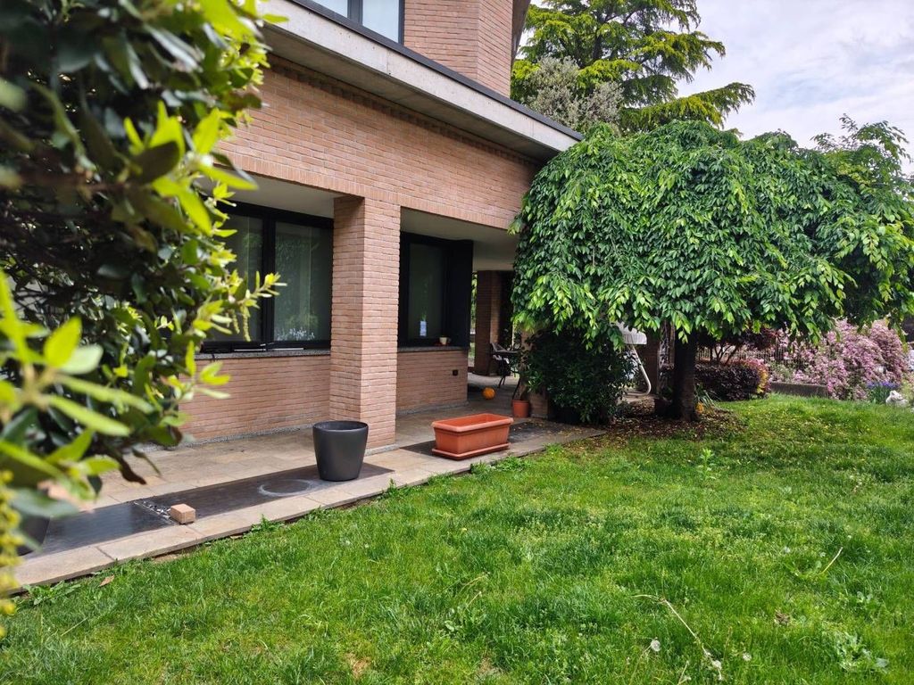 Luxury Villa for sale in Gallarate, Lombardy - View 6