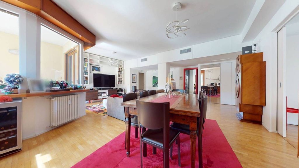 Apartment in Milan - More
