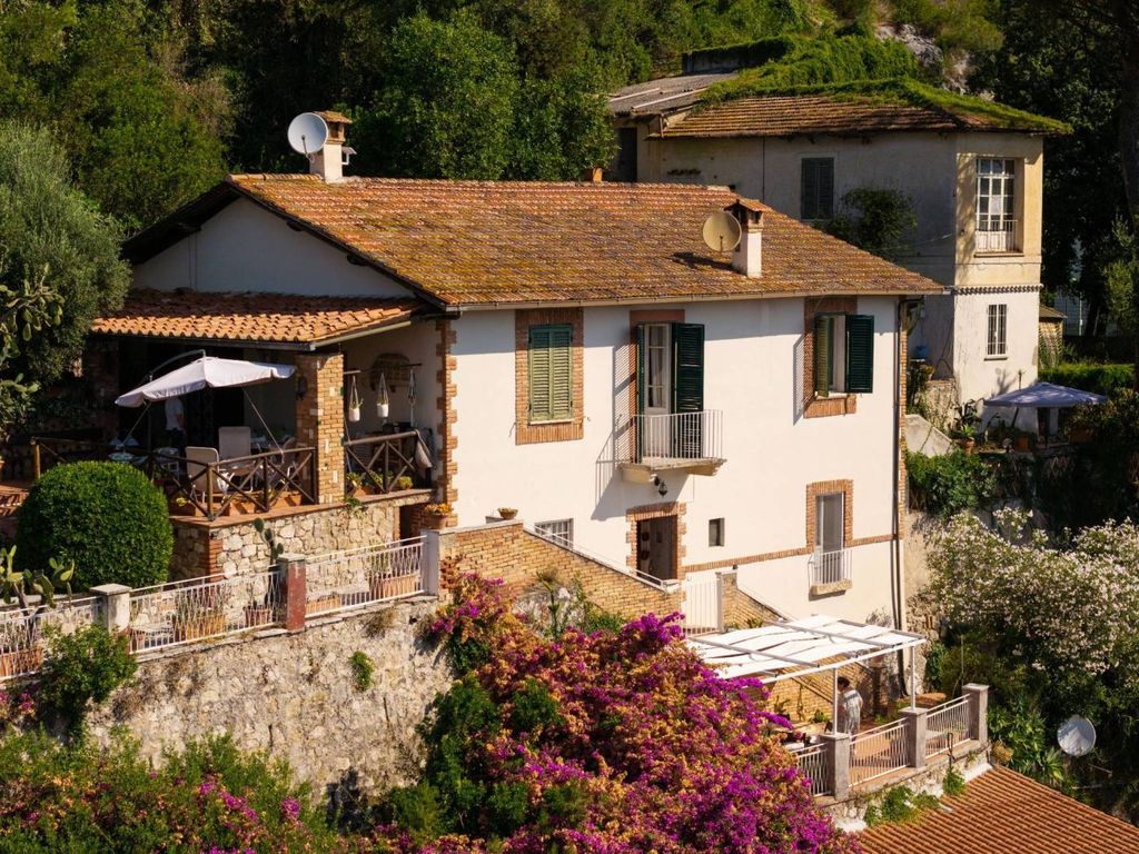 Casa – Terracina, Piazza Palatina - Altro