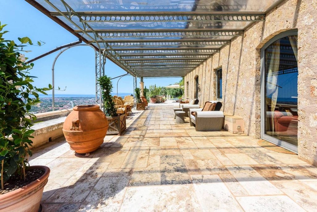 House in Pietrasanta - More