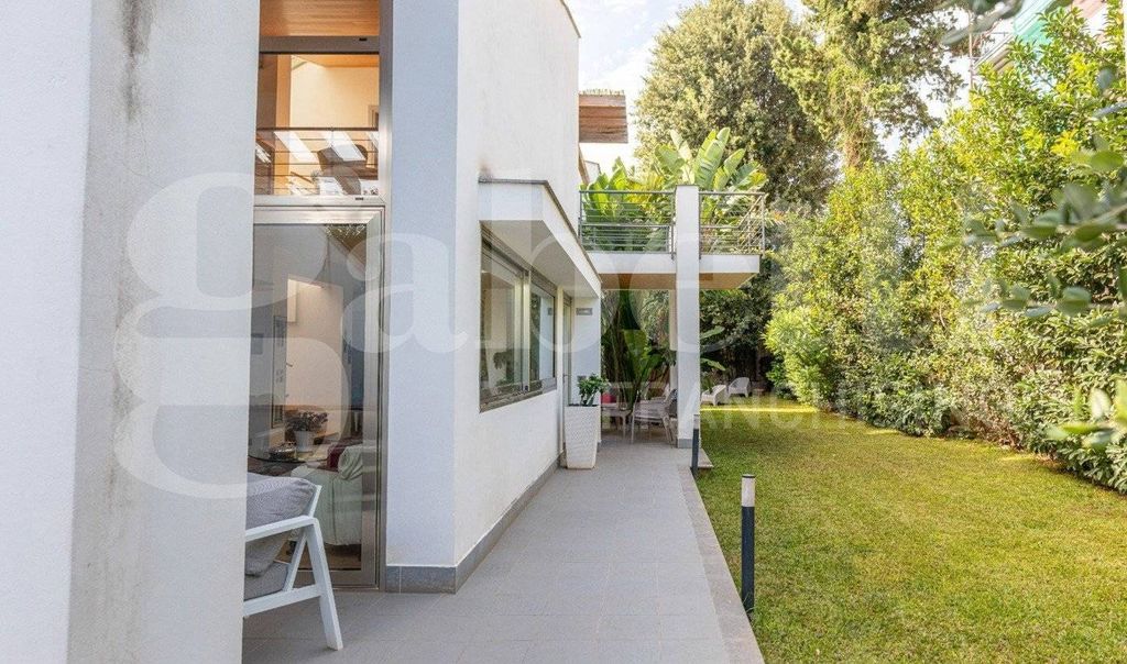 House in Palermo - More