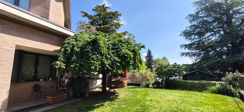 Luxury Villa for sale in Gallarate, Lombardy - More